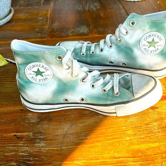 Converse Chuck Taylor’s lace ups women’s size 7 - Picture 1 of 7